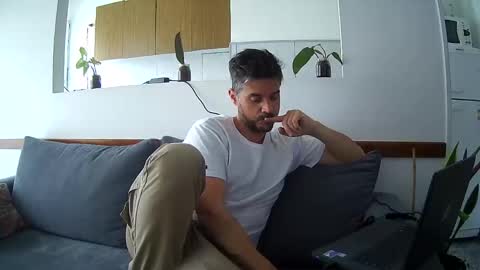 Nalguitas online show from November 3, 8:21 pm