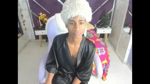 santy online show from November 19, 1:22 pm