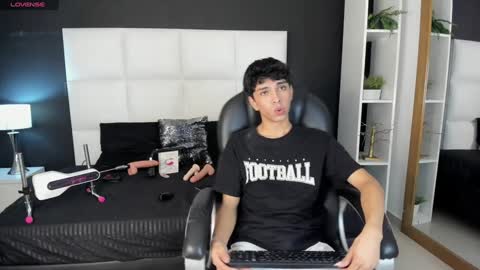 Santiago Carrington online show from December 5, 8:23 pm