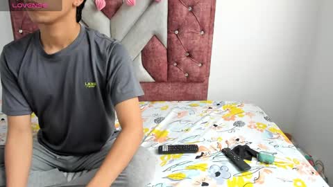 Santiago Carrington online show from March 5, 8:23 pm