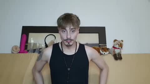 Snapshot of scaleslayer chatting on January 19, 8:09 pm Mike online show from January 19, 8:09 pm