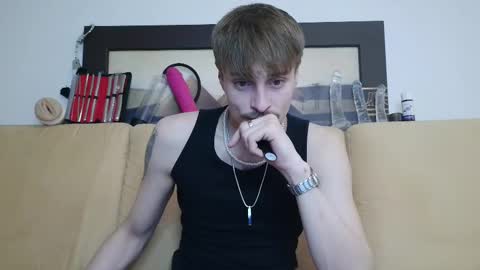 Snapshot of scaleslayer chatting on February 6, 4:25 pm Mike online show from February 6, 4:25 pm