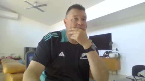 Scoobs online show from February 1, 1:48 am