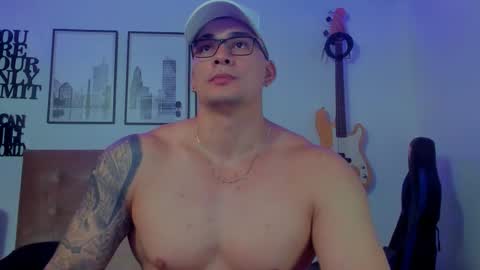 Snapshot of sean_carrera69 chatting on October 23, 3:59 pm Sean Carrera online show from October 23, 3:59 pm