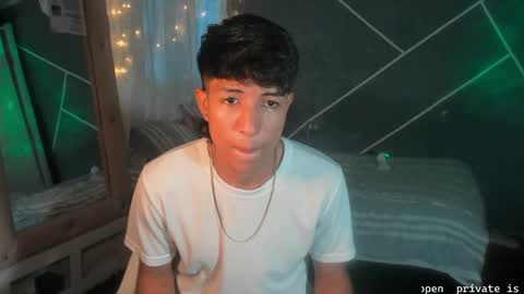 Snapshot of sean_scoth2 chatting on December 13, 10:34 pm Sean Scoth online show from December 13, 10:34 pm