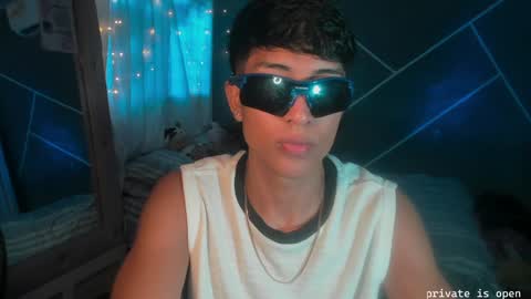 Snapshot of sean_scoth2 chatting on December 14, 9:46 pm Sean Scoth online show from December 14, 9:46 pm