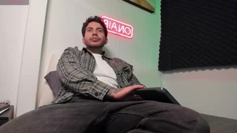 Lucian Sinclair online show from November 24, 3:07 am