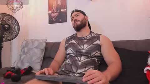 Instagram jeanpaulfit  online show from December 16, 12:18 am