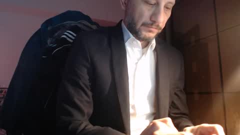 senorneby online show from February 2, 6:01 am