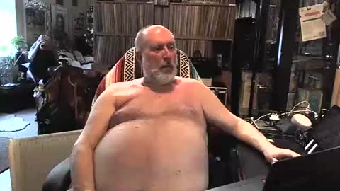 Grizz Lee Bear online show from December 31, 11:42 am