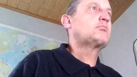 Snapshot of sharpshoder chatting on December 6, 11:33 am Peter online show from December 6, 11:33 am