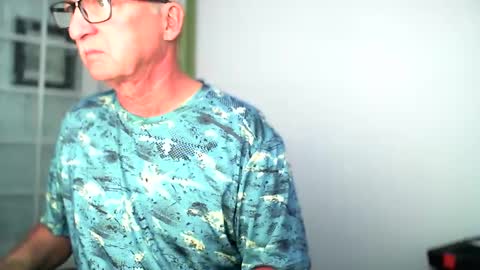 shaved4good online show from December 31, 3:31 pm