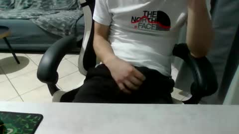 Snapshot of simoninside25 chatting on October 16, 4:26 pm simoninside25 online show from October 16, 4:26 pm