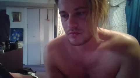 sissyboy031 online show from April 8, 10:40 pm