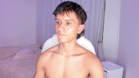 skinnydreamer online show from December 2, 3:09 am