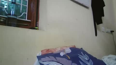 Snapshot of sklavepappu143 chatting on October 24, 5:53 am Indianslut1431 online show from October 24, 5:53 am