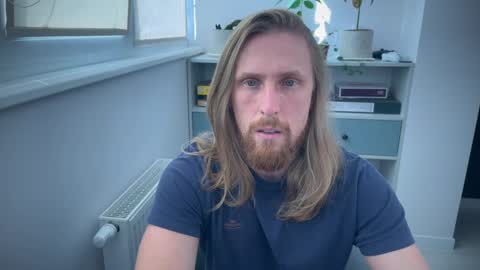 Snapshot of sky_guy25 chatting on September 23, 8:46 am sky_guy25 online show from September 23, 8:46 am