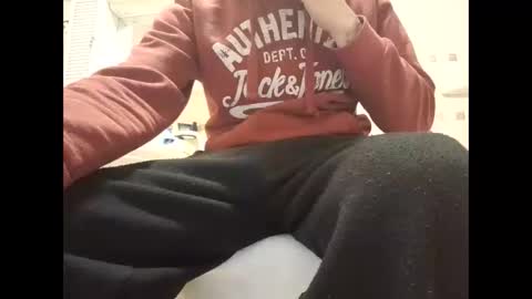 smallone8825 online show from December 27, 9:39 am