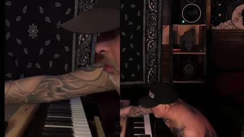 Snapshot of smokey915 chatting on February 23, 7:06 am Smokey915 online show from February 23, 7:06 am