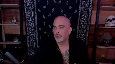 Snapshot of smokey915 chatting on December 4, 7:01 pm Smokey915 online show from December 4, 7:01 pm