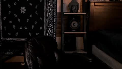 Snapshot of smokey915 chatting on January 8, 1:42 am Smokey915 online show from January 8, 1:42 am