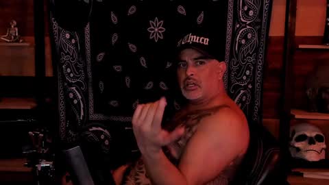 Snapshot of smokey915 chatting on December 8, 10:47 pm Smokey915 online show from December 8, 10:47 pm