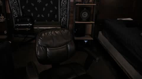 Snapshot of smokey915 chatting on January 12, 10:56 am Smokey915 online show from January 12, 10:56 am