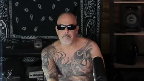 Snapshot of smokey915 chatting on February 16, 5:15 pm Smokey915 online show from February 16, 5:15 pm