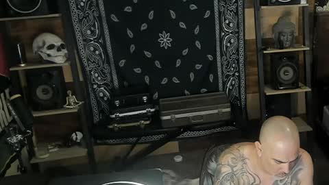 Snapshot of smokey915 chatting on January 15, 12:19 am Smokey915 online show from January 15, 12:19 am