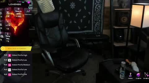 Snapshot of smokey915 chatting on December 14, 8:51 pm Smokey915 online show from December 14, 8:51 pm