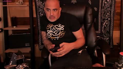 Snapshot of smokey915 chatting on December 11, 3:37 am Smokey915 online show from December 11, 3:37 am