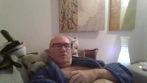 Snapshot of sneakerboy18 chatting on January 2, 12:35 pm sneakerboy18 online show from January 2, 12:35 pm