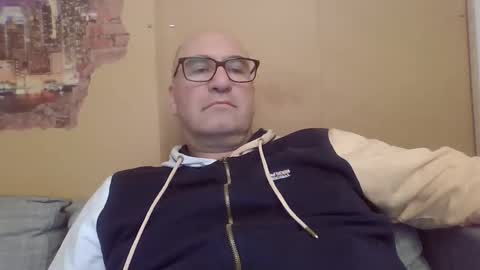 Snapshot of sneakerboy18 chatting on January 19, 3:32 pm sneakerboy18 online show from January 19, 3:32 pm