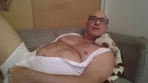 Snapshot of sneakerboy18 chatting on January 18, 3:38 pm sneakerboy18 online show from January 18, 3:38 pm