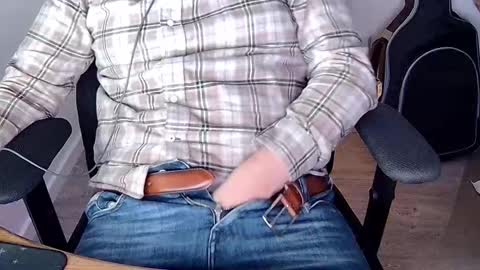 Sneakybill online show from October 28, 9:39 pm