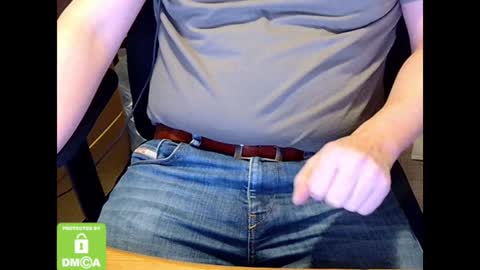 Sneakybill online show from December 21, 1:32 pm