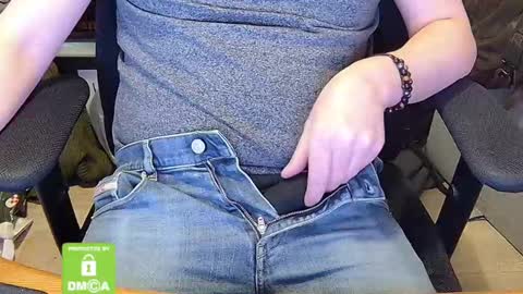 Sneakybill online show from February 23, 6:52 pm