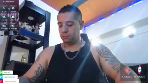 Snapshot of spartacus_cam chatting on December 10, 5:39 am     online show from December 10, 5:39 am