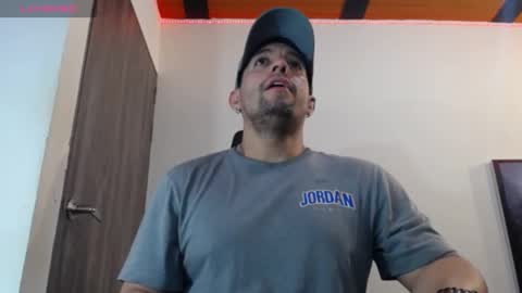 Snapshot of spartacus_cam chatting on January 13, 5:12 am     online show from January 13, 5:12 am