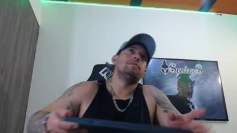 Snapshot of spartacus_cam chatting on October 16, 5:48 am     online show from October 16, 5:48 am