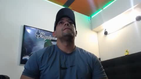 Snapshot of spartacus_cam chatting on September 18, 7:10 am     online show from September 18, 7:10 am