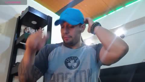 Snapshot of spartacus_cam chatting on December 6, 5:20 am     online show from December 6, 5:20 am
