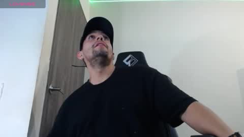 Snapshot of spartacus_cam chatting on January 17, 5:42 am     online show from January 17, 5:42 am