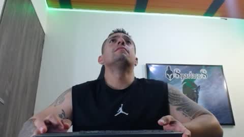 Snapshot of spartacus_cam chatting on September 16, 5:19 am     online show from September 16, 5:19 am