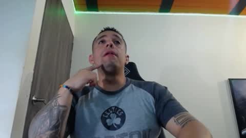 Snapshot of spartacus_cam chatting on February 11, 5:58 am     online show from February 11, 5:58 am