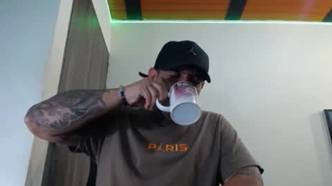Snapshot of spartacus_cam chatting on February 23, 5:39 am     online show from February 23, 5:39 am