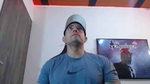 Snapshot of spartacus_cam chatting on October 6, 5:01 am     online show from October 6, 5:01 am