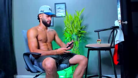 Snapshot of stev_velez chatting on October 22, 12:42 pm Steve online show from October 22, 12:42 pm