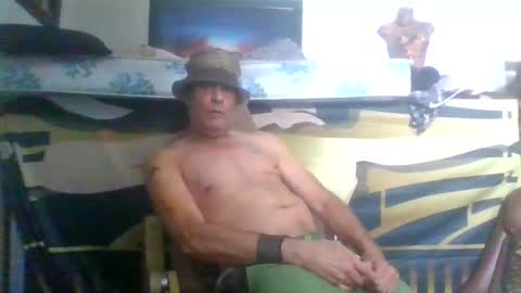 Snapshot of suckitu812 chatting on October 30, 4:03 am SUCKITU812 online show from October 30, 4:03 am