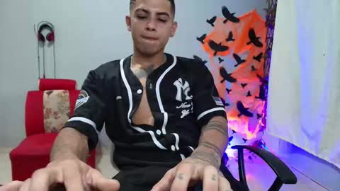 Snapshot of sweet_angel25 chatting on October 24, 10:11 pm sweet_angel25 online show from October 24, 10:11 pm